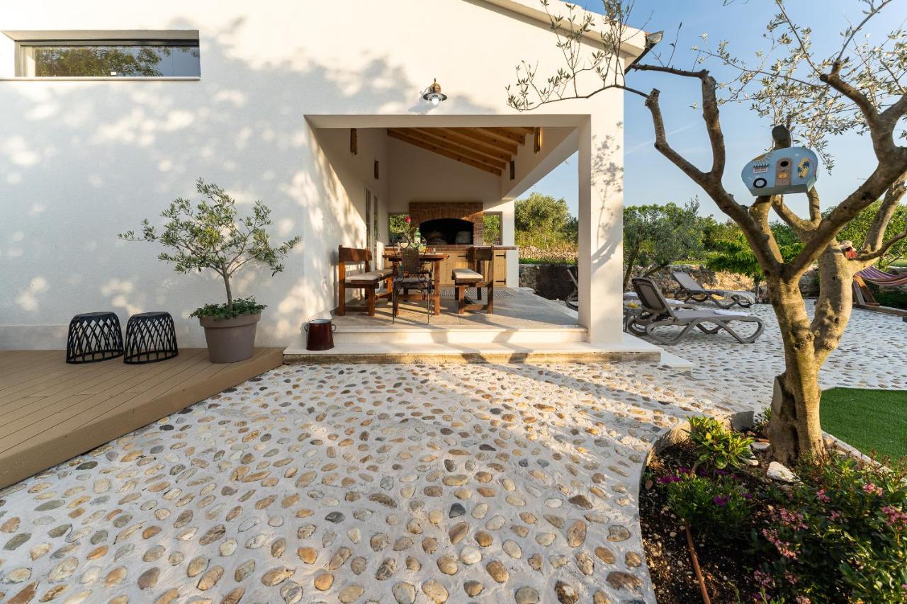 Holiday Home - Villa Thorak Anić エクステリア 写真