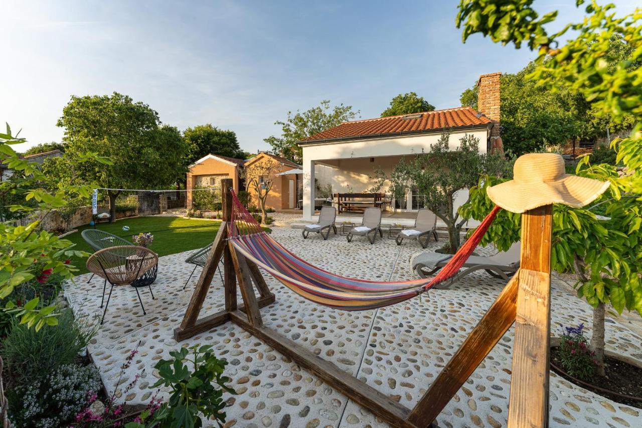 Holiday Home - Villa Thorak Anić エクステリア 写真