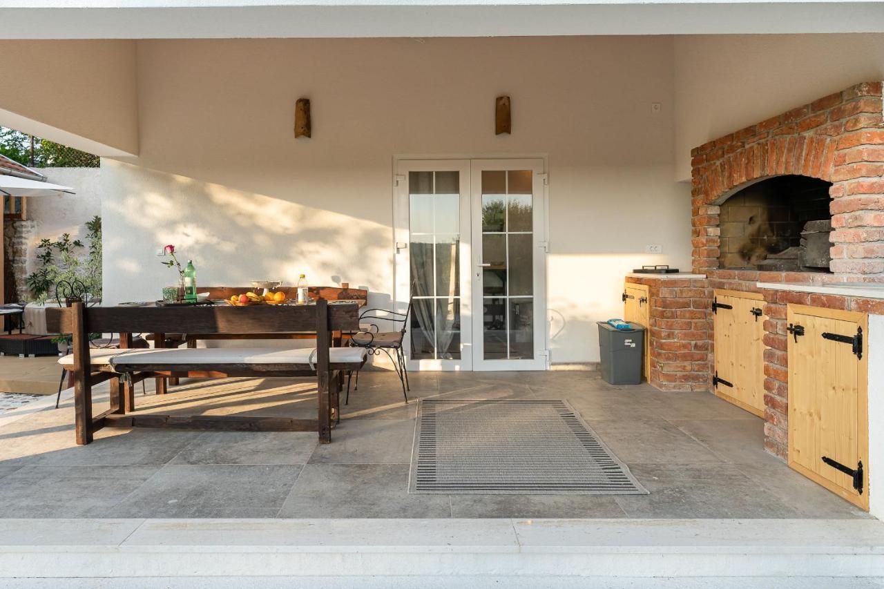 Holiday Home - Villa Thorak Anić エクステリア 写真