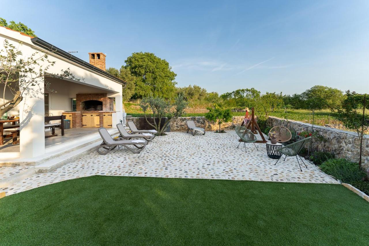 Holiday Home - Villa Thorak Anić エクステリア 写真