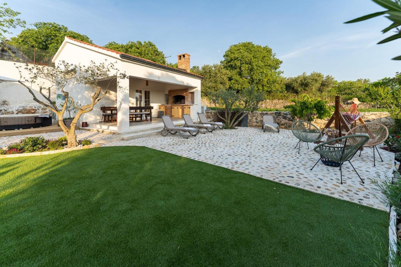 Holiday Home - Villa Thorak Anić エクステリア 写真